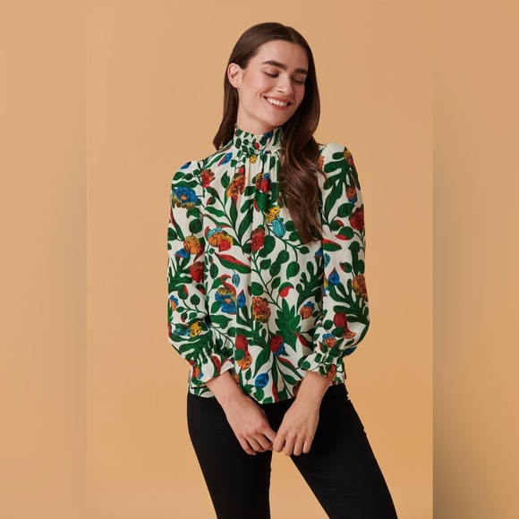 Tucker NYC Stella Top
Profusion of Clovers - Picture 2 of 4